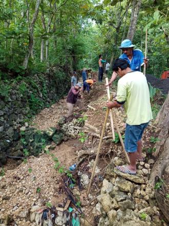 PEMBANGUNAN TALUD JALAN DUSUN GEGER